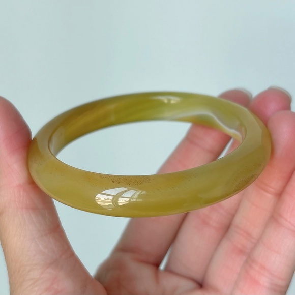 56mm Natural Yellow Agate Round Bangle BA125 - Picture 8 of 9